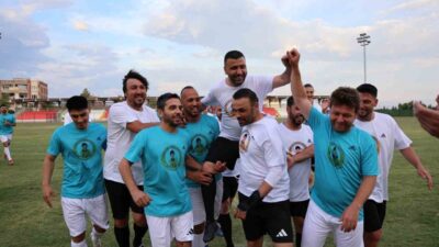Futbola doğup büyüdüğü kentte, Sökespor altyapısında başlayan Taşdemir, genç yaşta