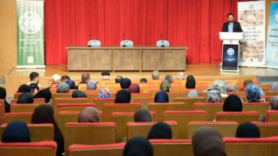 Erzincan Binali Yıldırım Üniversitesi’nde düzenlenen “Sosyal Medya Ahlakı” konferansında, dijital