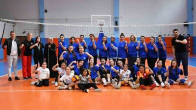 Yunusemre Belediyespor, Anneler Günü’nü sporcular ve annelerini aynı sahada buluşturan