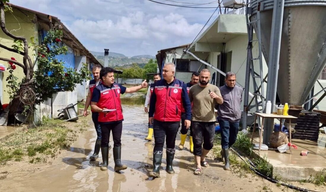 Hatay’da aşırı yağışlar sonrası yaşanan su baskınlarında hasar alan araziler