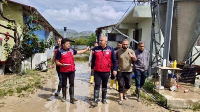 Hatay’da aşırı yağışlar sonrası yaşanan su baskınlarında hasar alan araziler