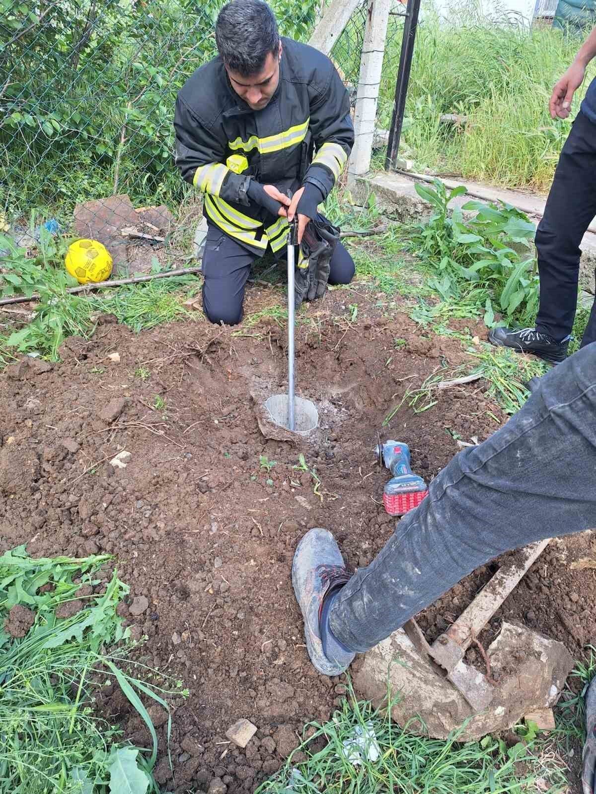 Tekirdağ’ın Muratlı ilçesinde su kuyusunu düşen bir kirpi kurtarıldı. Muratlı