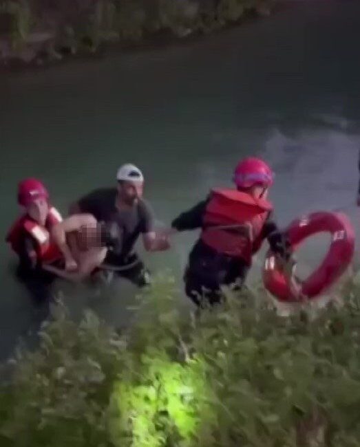Adana’da sulama kanalına düşen genç, itfaiye ekipleri tarafından kurtarıldı. Olay,