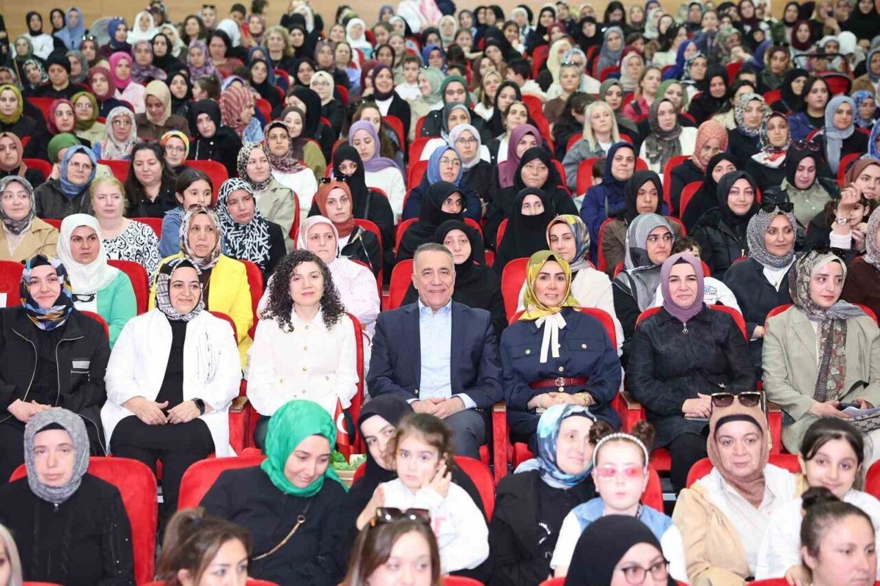 Sultangazi Belediyesi, Anneler Gününe özel düzenlediği ’Bir Ninniyle Değişir Dünya’