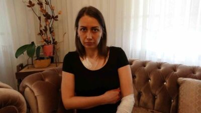 Sultangazi’de boşanma aşamasındaki eşinin aracının önünü kesen saldırgan, çocuğunun gözleri