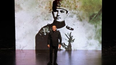 Şair ve yazar Sunay Akın “Cumhuriyete Giden Yol” gösterisiyle Sefaköy