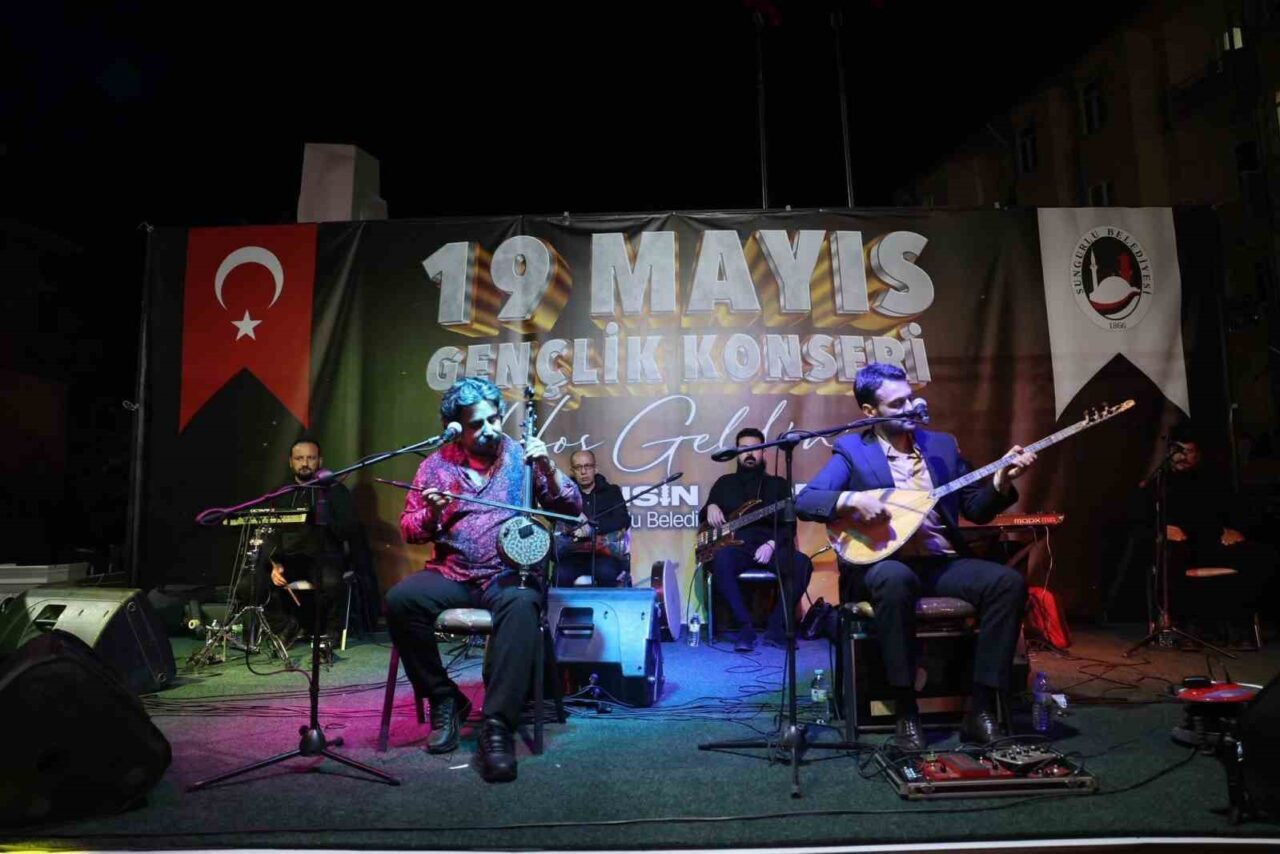 Sungurlu Belediyesi tarafından düzenlenen 19 Mayıs Gençlik Konseri’nde sahne alan