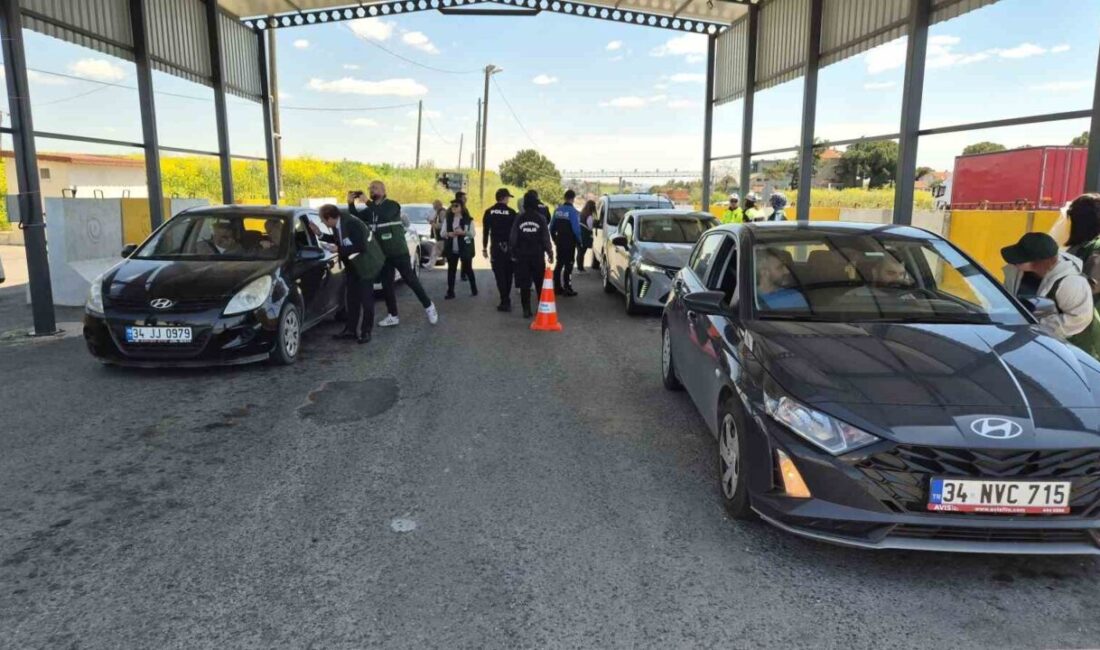 Trafik Haftası kapsamında Tekirdağ’da yapılan uygulamada, sürücülere direksiyon başında telefon
