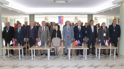 Aydın’da düzenlenen konferansta, süt sığırcılığında iklim değişikliğinin üretimden hayvan sağlığına