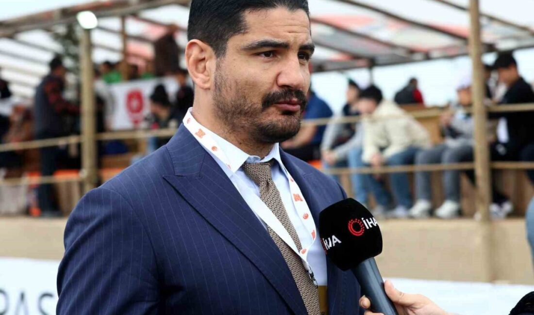 Türkiye Güreş Federasyonu Başkanı Taha Akgül, Etnospor Kültür Festivali’nde ilk