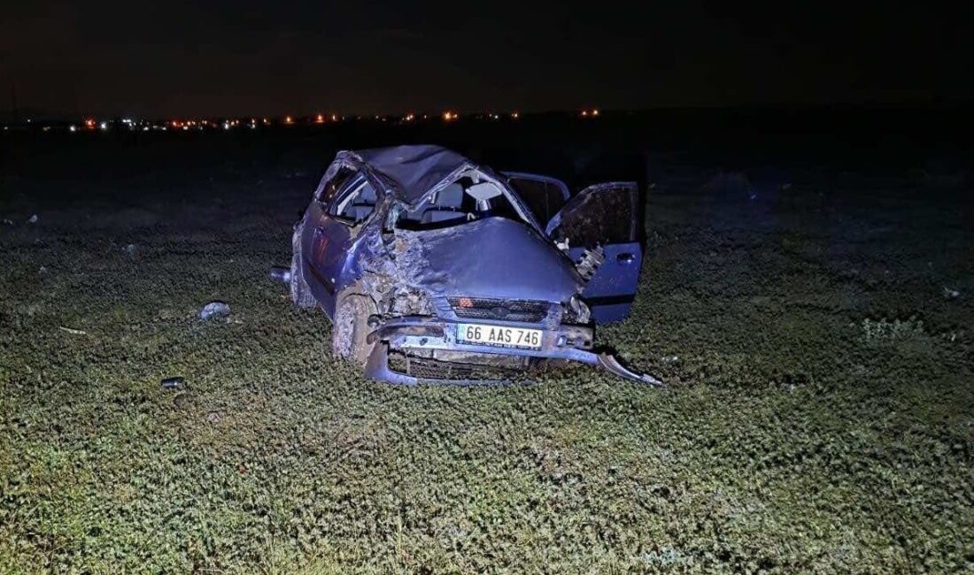 Afyonkarahisar’da kontrolden çıkarak takla atıp şarampole giren otomobilin sürücüsü yaralandı.
