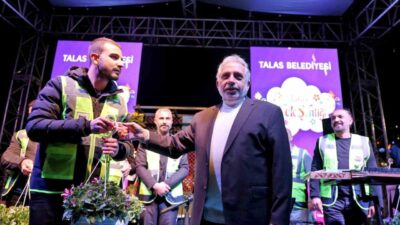 Talas Belediyesi tarafından düzenlenen Çiçek Şenliği, ikinci gününde müzik dolu