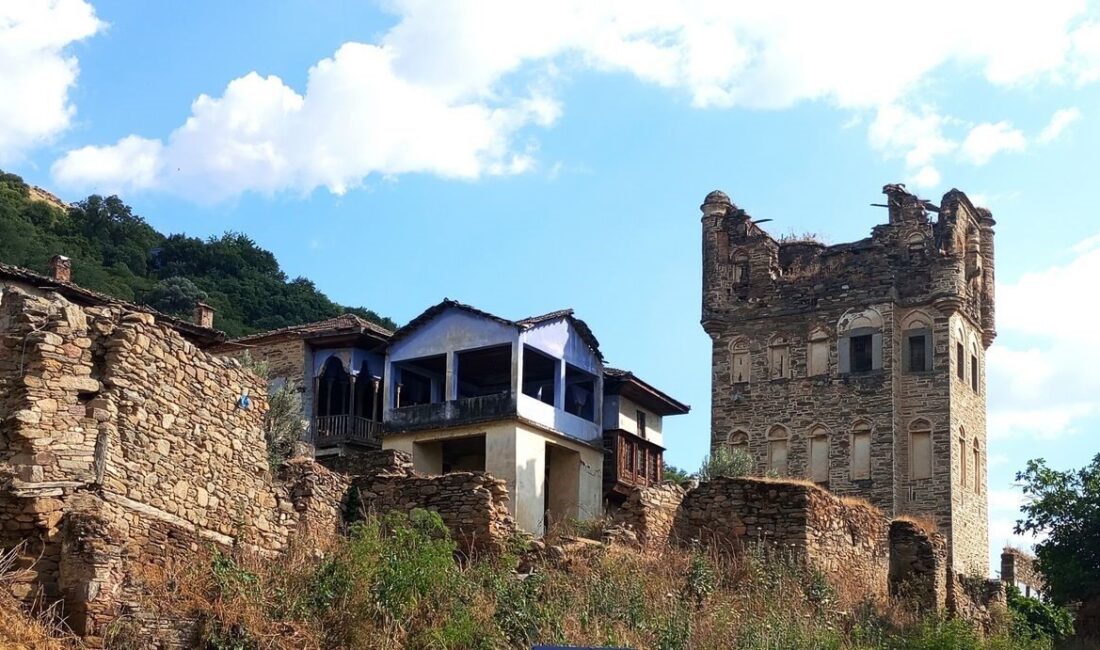 Aydın’ın Nazilli ilçesinde bulunan tarihi Arpaz Kulesi ve Beyler Konağı’nın,