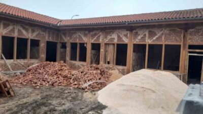 Kütahya’nın Emet ilçesinde bulunan tarihi Emet Hanı’nda restorasyon çalışmaları aralıksız