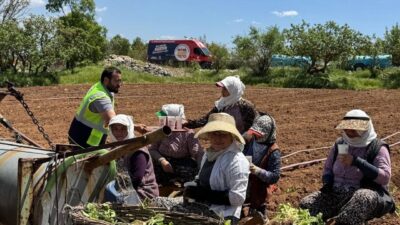 Denizli genelinde yüz binlerce vatandaşa dokunan Büyükşehir Belediyesi mobil ikram