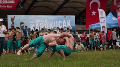 Mersin’in Tarsus ilçesinde bu yıl ikinci kez düzenlenen Karakucak Güreşleri,