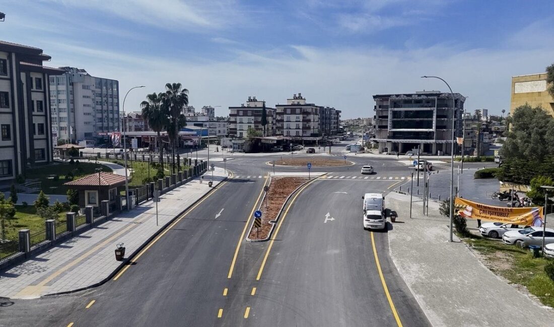 Mersin Büyükşehir Belediyesinin Tarsus’ta yoğun trafik ve kazaların yaşandığı kavşakta