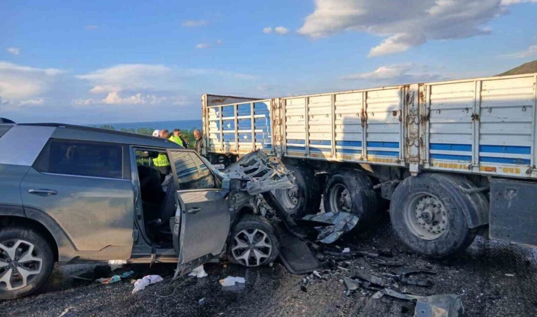 Bitlis’in Tatvan ilçesinde, akşam saatlerinde meydana gelen çift taraflı trafik