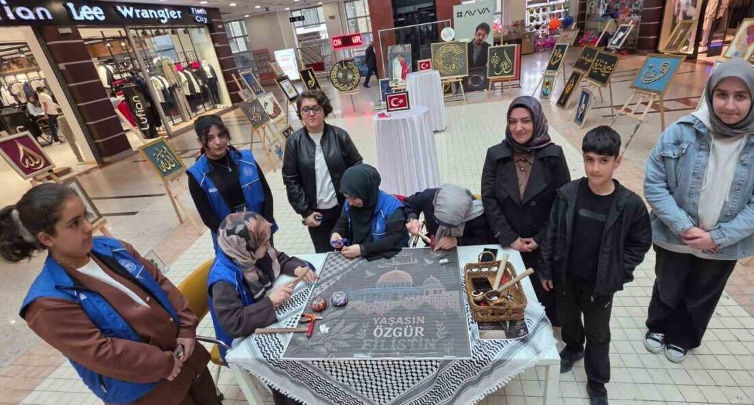 Bitlis’in Tatvan Gençlik Merkezi öğrencileri tarafından hazırlanan filografi sergisi, sanatseverlerin