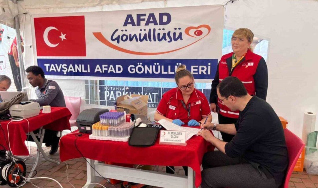 Kütahya’nın Tavşanlı İlçe Kaymakam Ömer Faruk Özdemir, Türk Kızılayı tarafından
