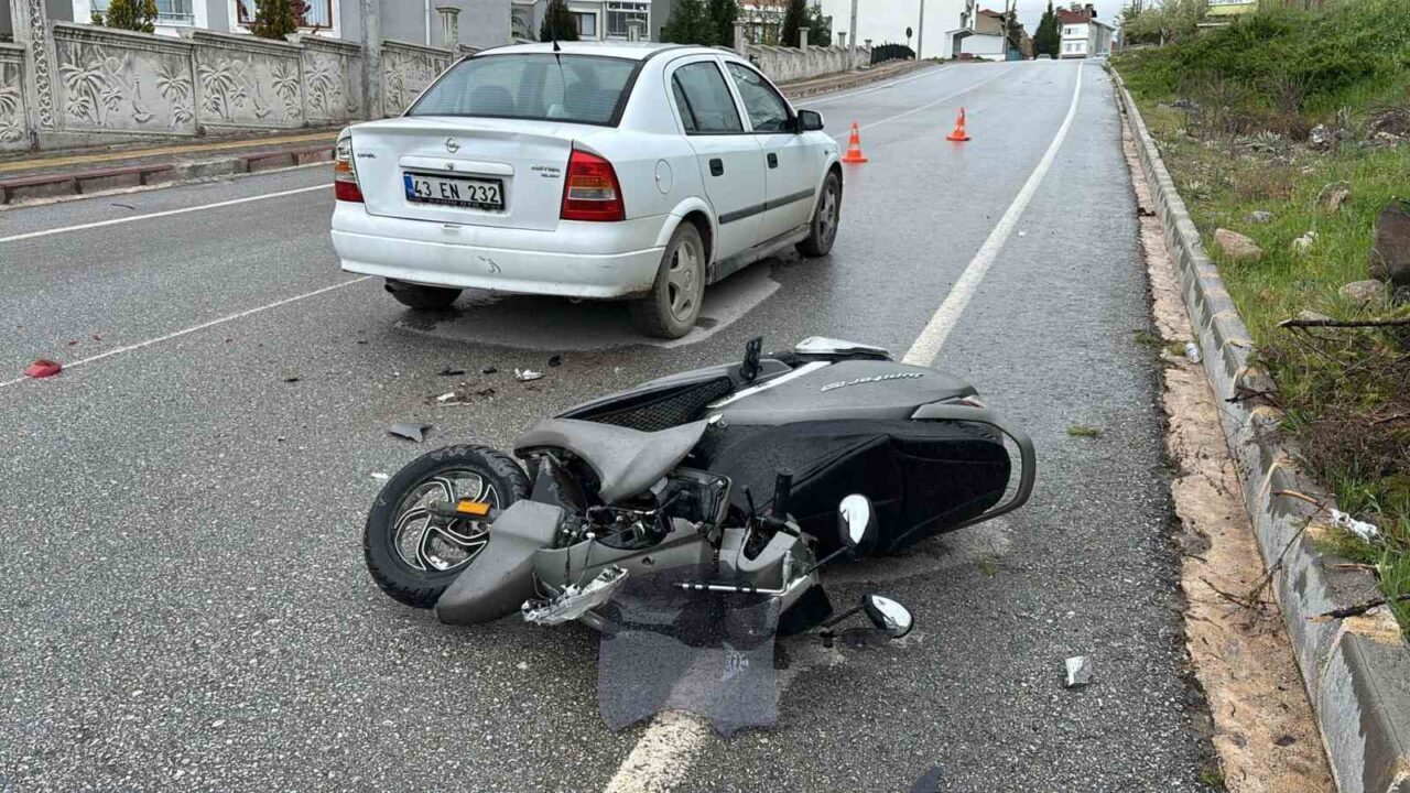 Kütahya’nın Tavşanlı ilçesinde motosikletin otomobile arkadan çarpması sonucu meydana gelen