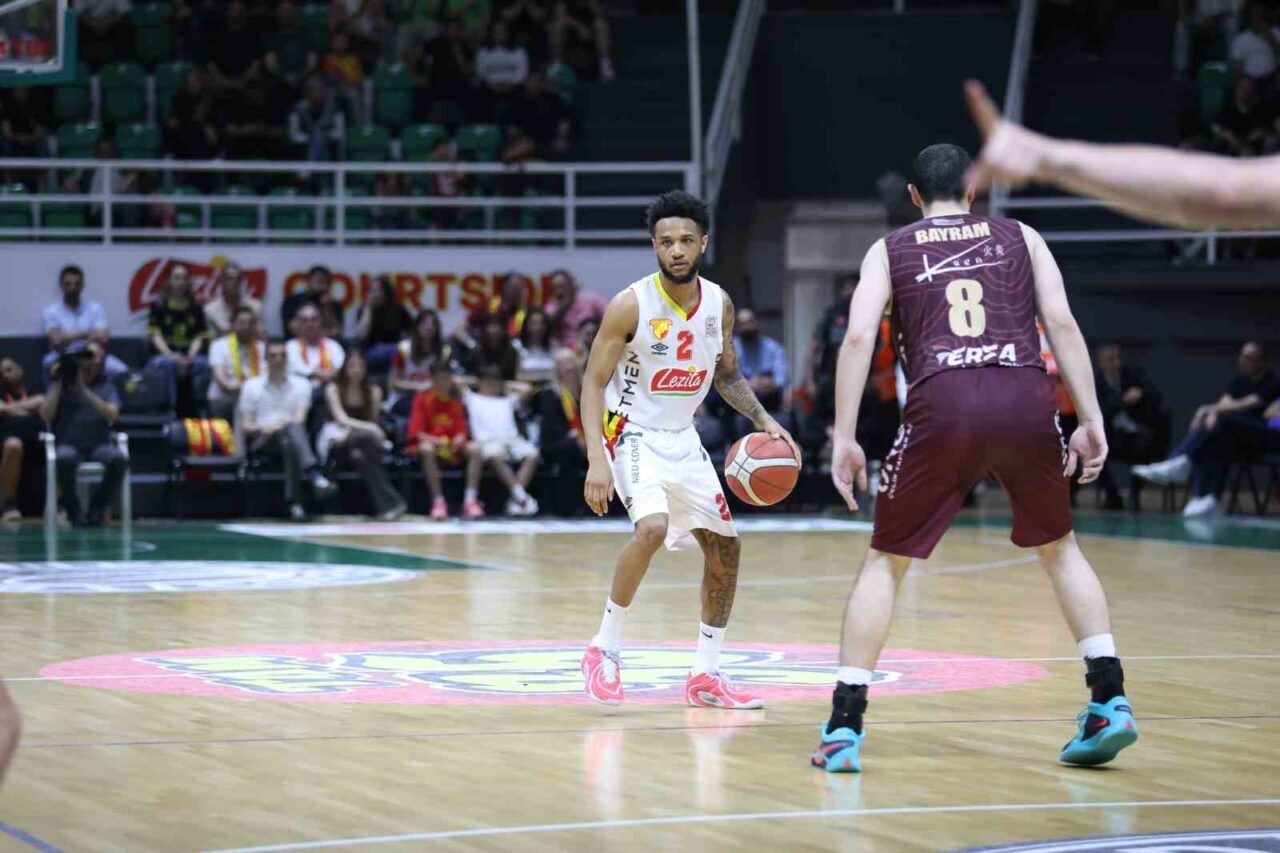 Göztepe, Türkiye Basketbol Ligi play-off yarı final rövanş maçında Parmos