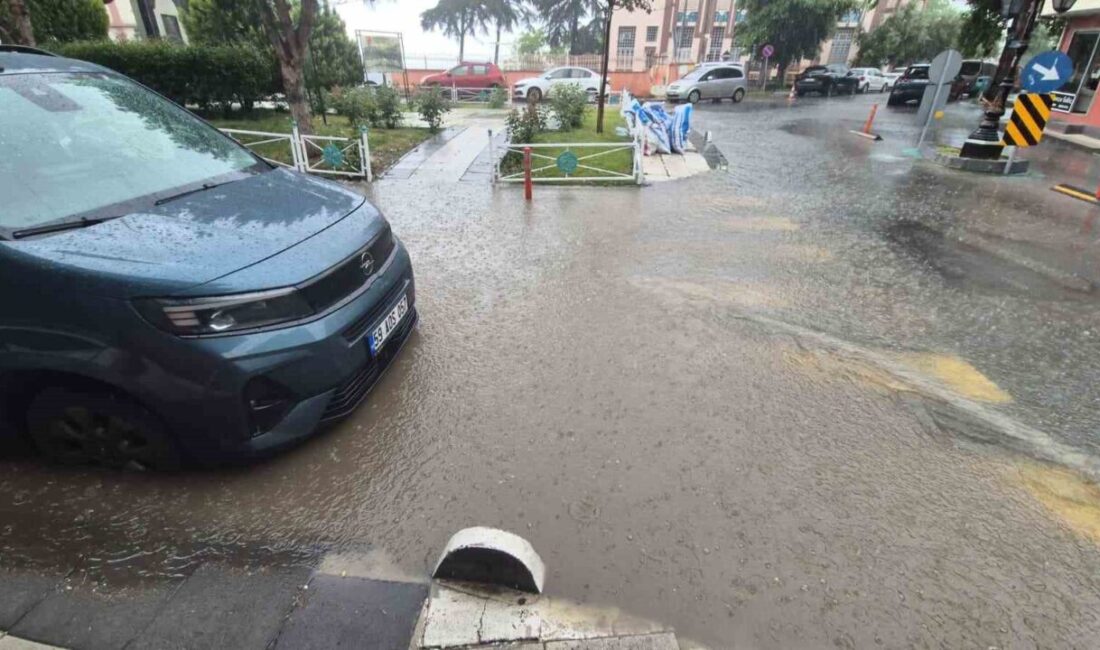 Tekirdağ’ın Süleymanpaşa ilçesinde etkili olan şiddetli sağanak yağış, kısa sürede