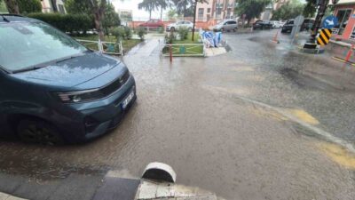 Tekirdağ’ın Süleymanpaşa ilçesinde etkili olan şiddetli sağanak yağış, kısa sürede