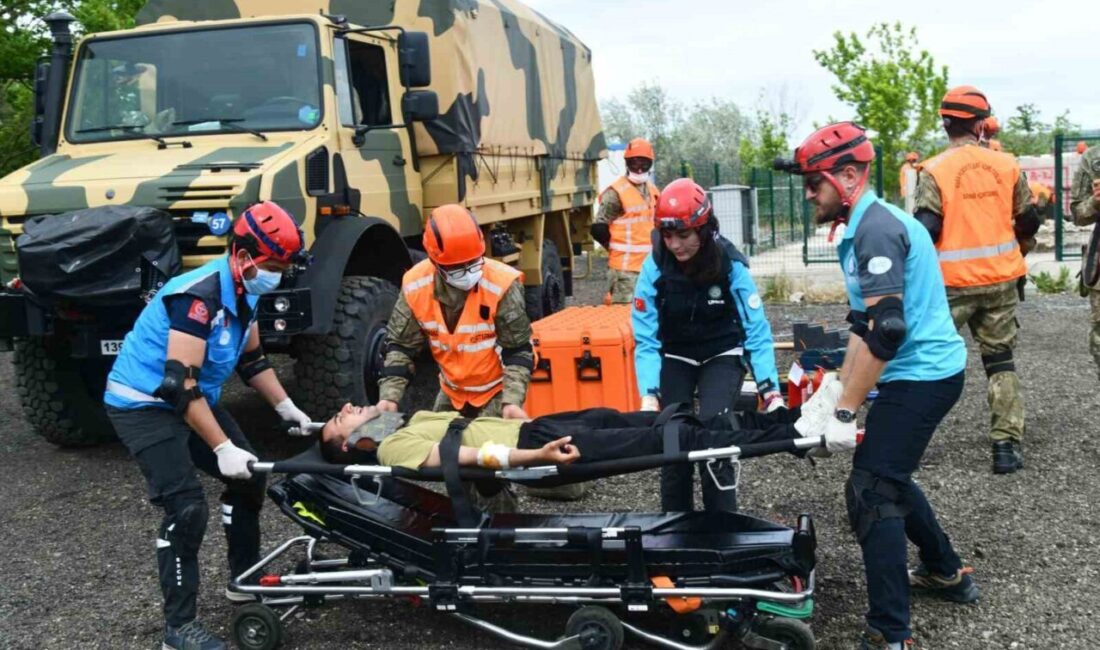 Tekirdağ’da gerçekleştirilen arama kurtarma tatbikatı, gerçeği aratmayan görüntülere sahne oldu.