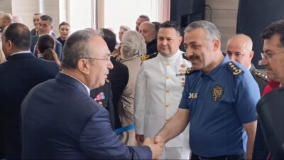 Tekirdağ Valiliği’nce bayramlaşma programı gerçekleştirildi. Yahya Kemal Beyatlı Kültür Merkezi’ndeki