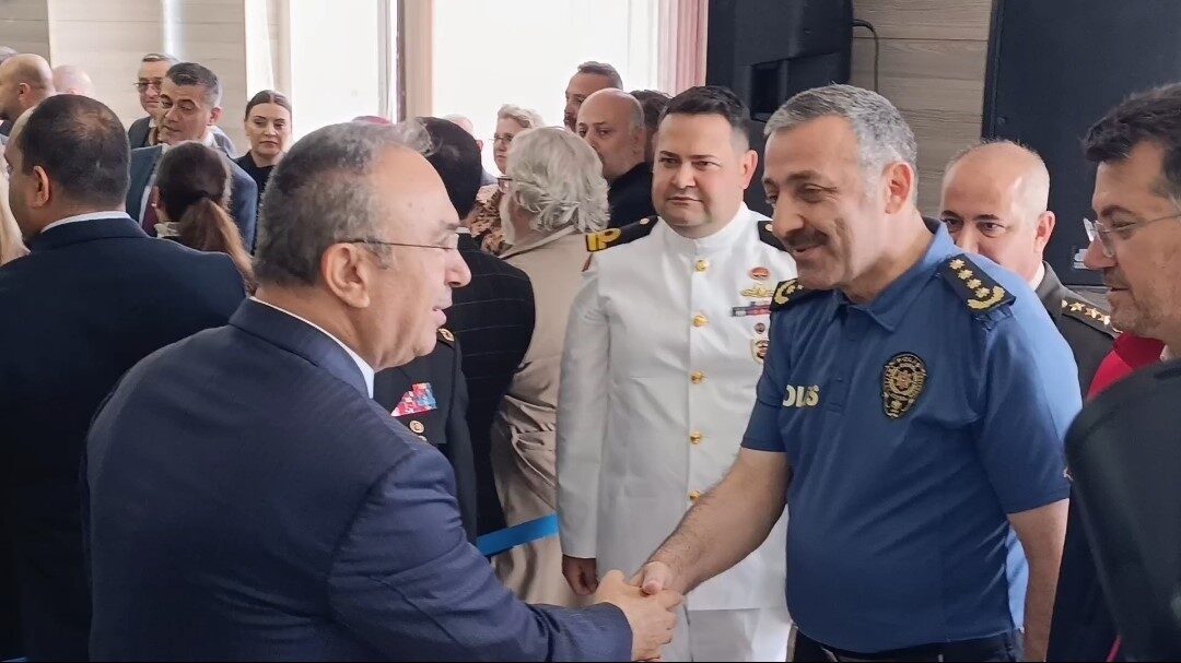 Tekirdağ Valiliği’nce bayramlaşma programı gerçekleştirildi. Yahya Kemal Beyatlı Kültür Merkezi’ndeki
