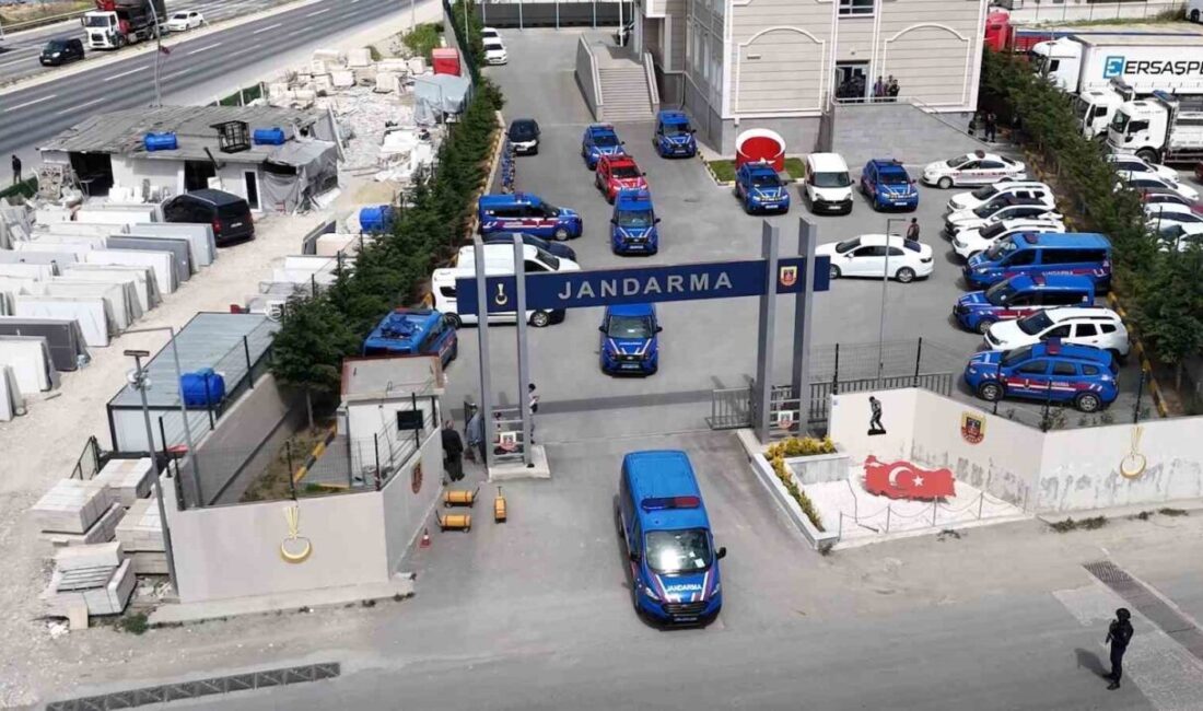 Tekirdağ Çerkezköy’de jandarma ekiplerince gerçekleştirilen huzur ve güven uygulamasında binlerce