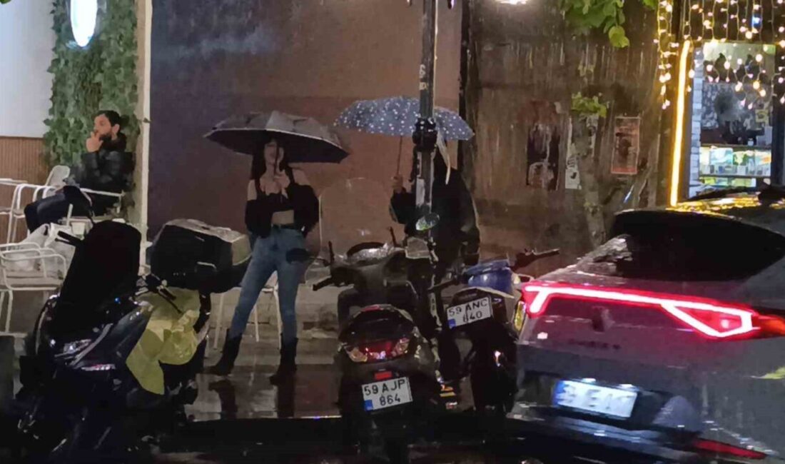 Tekirdağ’ın Süleymanpaşa ilçesinde saat 23.15 sıralarında başlayan şiddetli sağanak yağış,