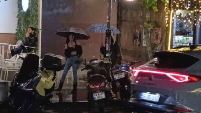 Tekirdağ’ın Süleymanpaşa ilçesinde saat 23.15 sıralarında başlayan şiddetli sağanak yağış,