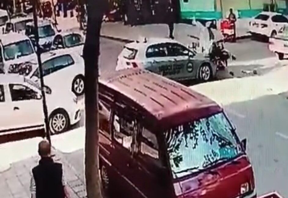 Tekirdağ Çorlu’da otomobil ile çarpışan motosikletteki 2 kişinin yaralandığı kaza
