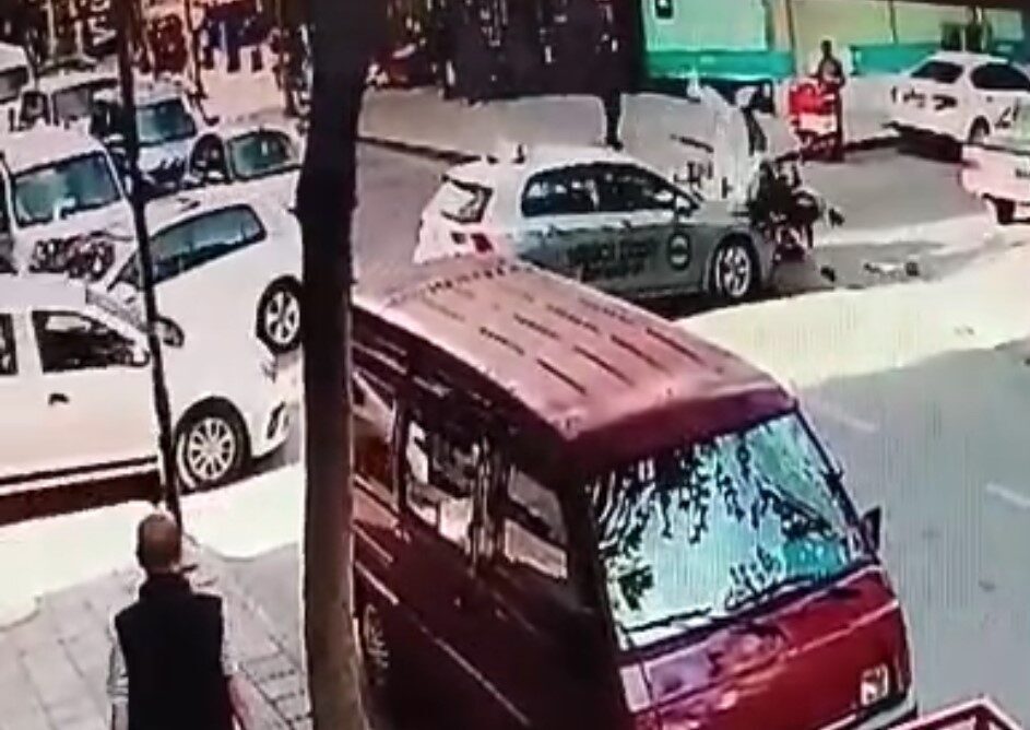 Tekirdağ Çorlu’da otomobil ile çarpışan motosikletteki 2 kişinin yaralandığı kaza