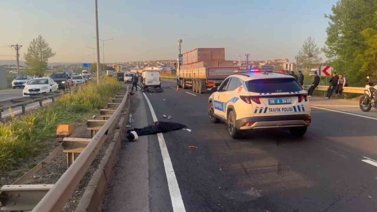 Tekirdağ’ın Süleymanpaşa ilçesinde çevre yolunda bariyere çarpan motosiklette yolcu olarak