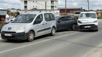 Tekirdağ’ın Kapaklı ilçesinde meydana gelen zincirleme kazada 1 kişi yaralandı.
