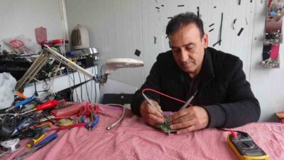 Malatya’nın Akçadağ ilçesinde yaklaşık 40 yıldır televizyon tamirciliği yapan Ahmet
