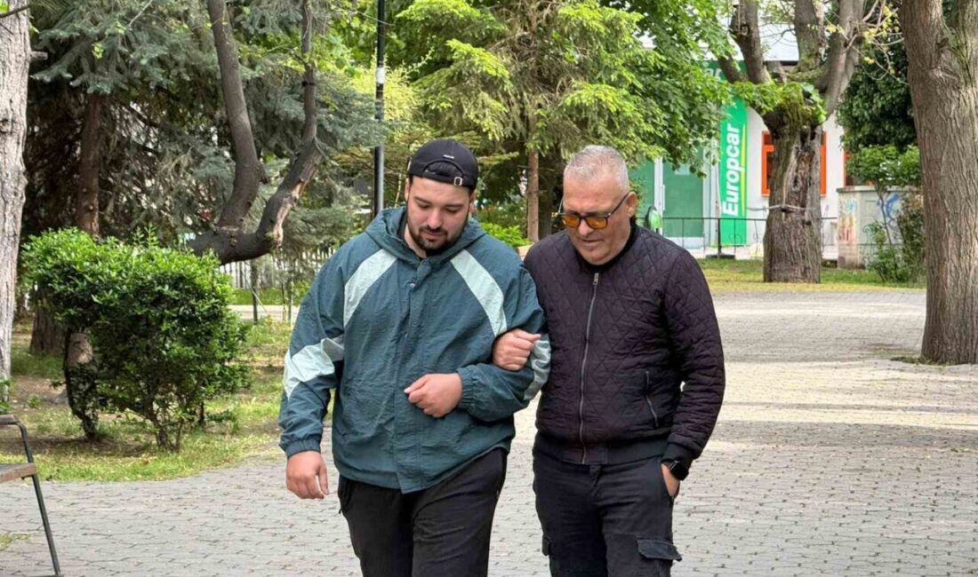 Eskişehir’de yaşayan Yasin Kurt, 2 yıl önce koltuklarını temizlediği aracının