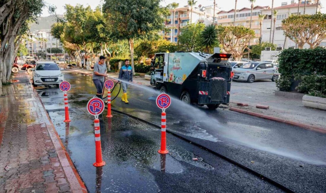 Alanya Belediyesi Temizlik İşleri Müdürlüğü ekipleri, yaklaşan Kurban Bayramı öncesinde