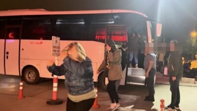 Eskişehir’de Tepebaşı Belediyesi’ne yönelik yapılan operasyon kapsamında gözaltına alınan şüpheliler