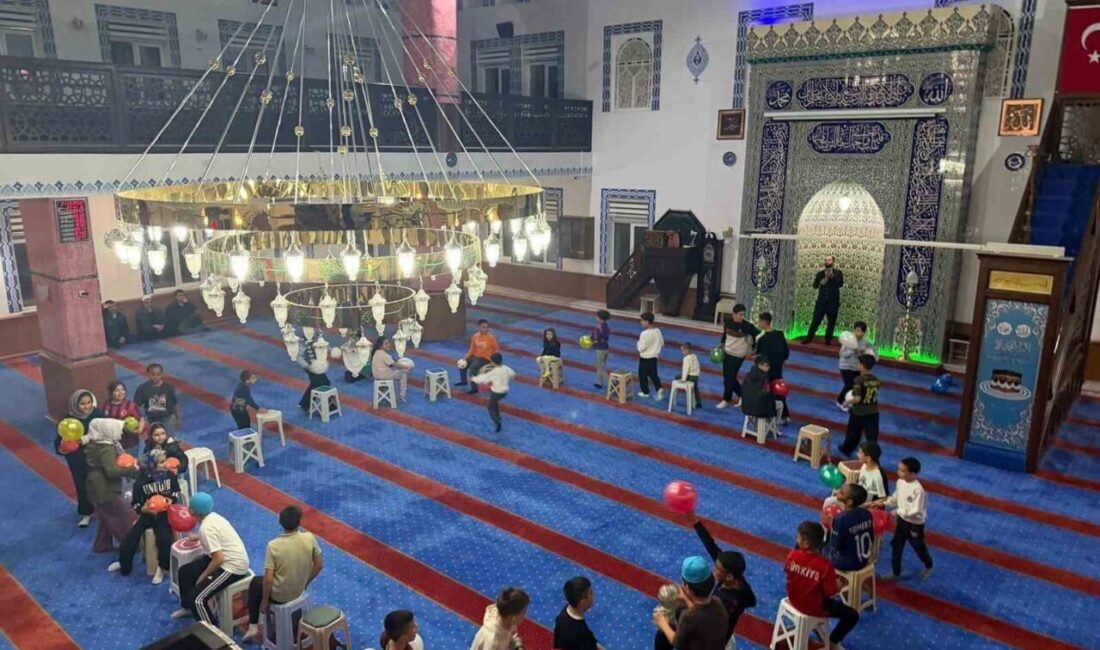 Tepebaşı İlçe Müftülüğü’nün Uluönder Fatih Camii’nde düzenlediği “Ailecek Camideyiz” adlı