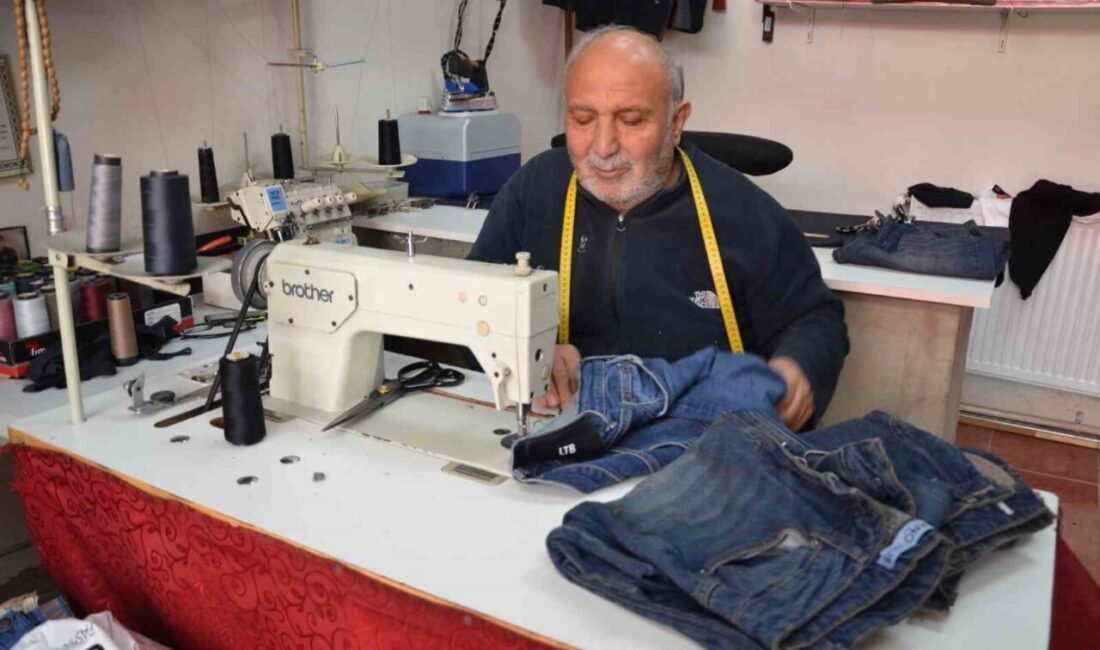 Tercan ilçesinde Kurban Bayramı öncesi terzilerde yoğunluk yaşanıyor. Bayrama bir