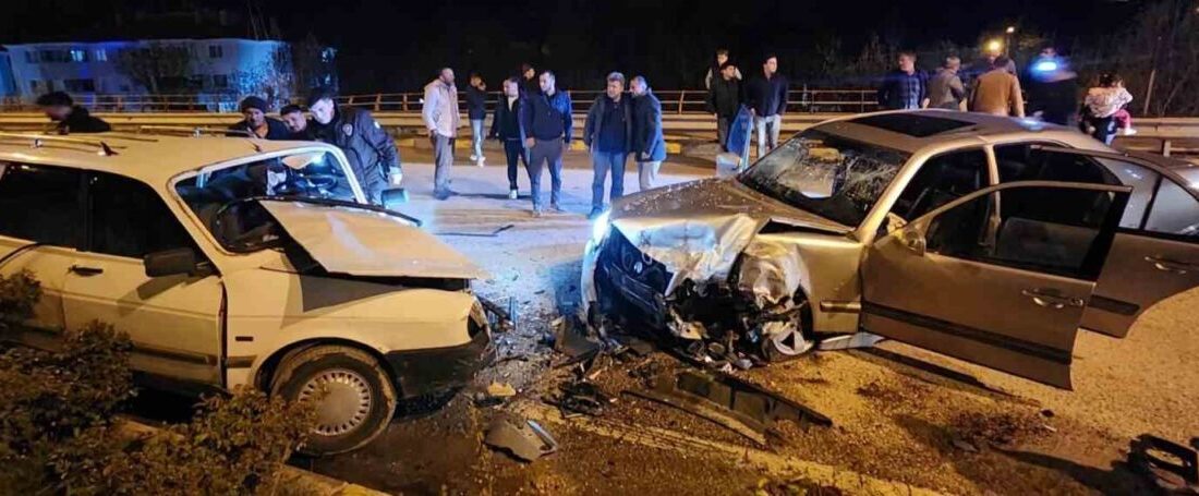 Karabük’ün Eskipazar ilçesinde alkollü sürücünün ters istikametten kavşağa girmesi sonucu