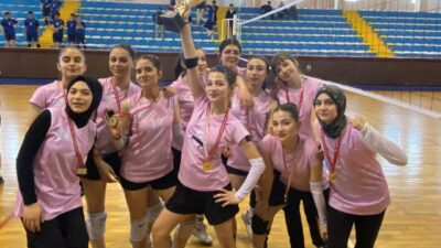 Erzurum’da düzenlenen Okullar Arası Gençler B Kızlar Voleybol Müsabakaları şampiyonu