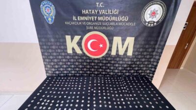 Hatay’da durdurulan ticari takside yapılan aramada tarihi eser niteliğinde 309