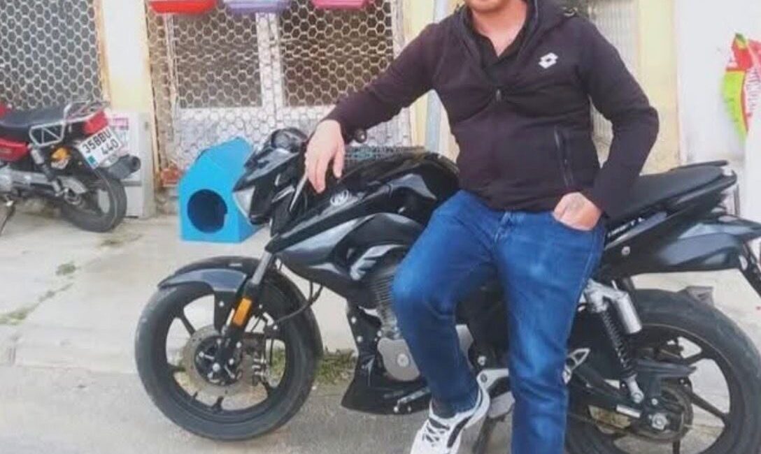 İzmir’in Tire ilçesinde otomobil ile motosikletin kafa kafaya çarpışması sonucu