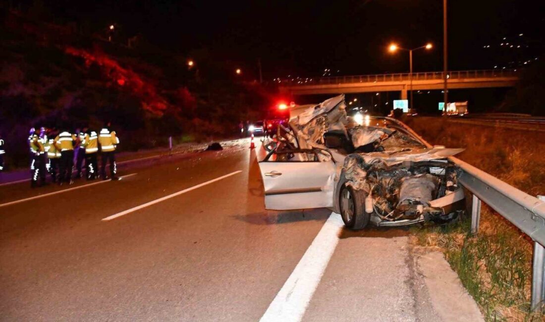 Hatay’ın İskenderun ilçesinde tırla çarpışan otomobilin hurdaya döndüğü kazada 18