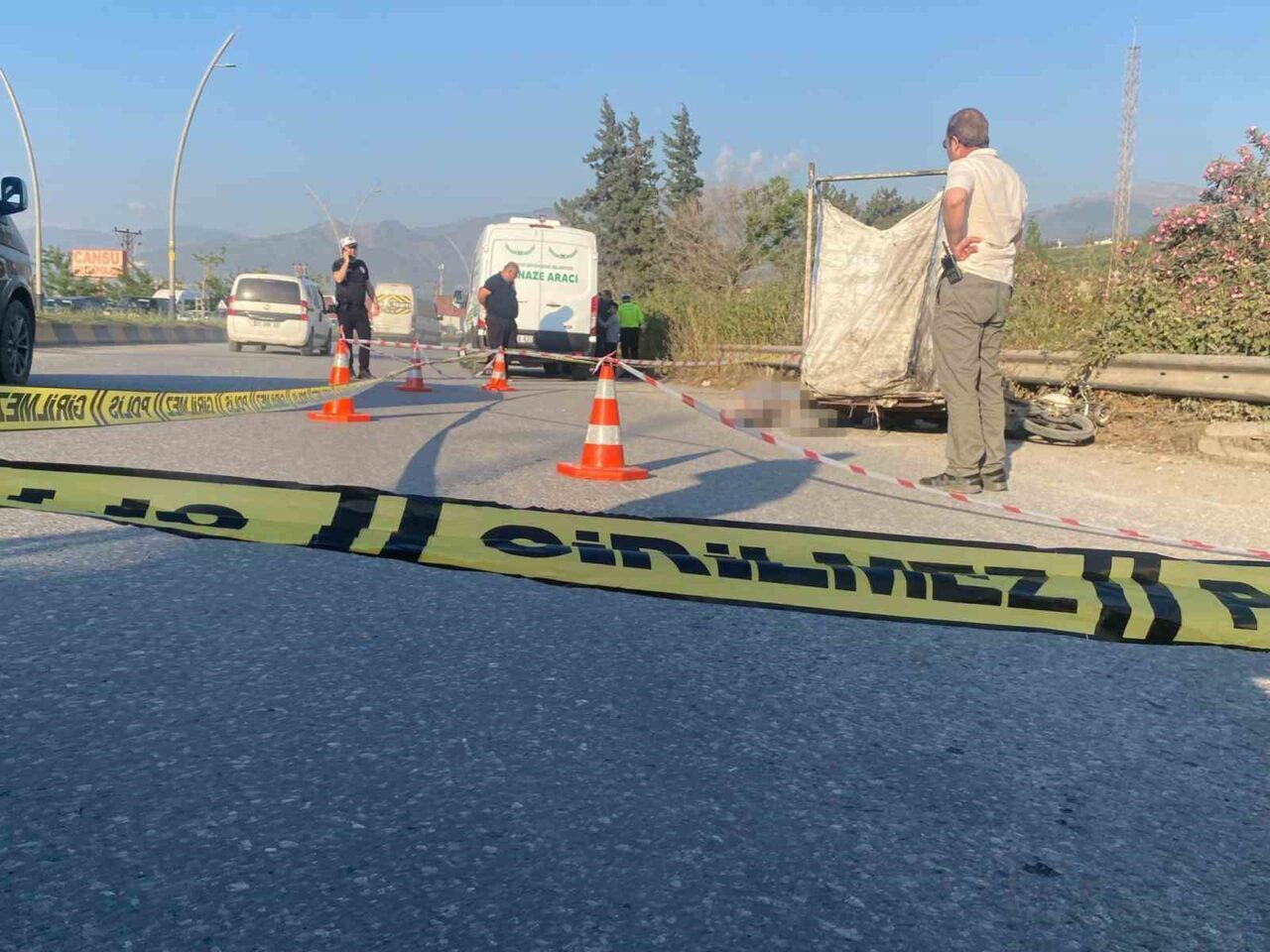 Hatay’ın Arsuz ilçesinde tırla çarpışan sepetli motosikletin sürücüsü hayatını kaybetti.